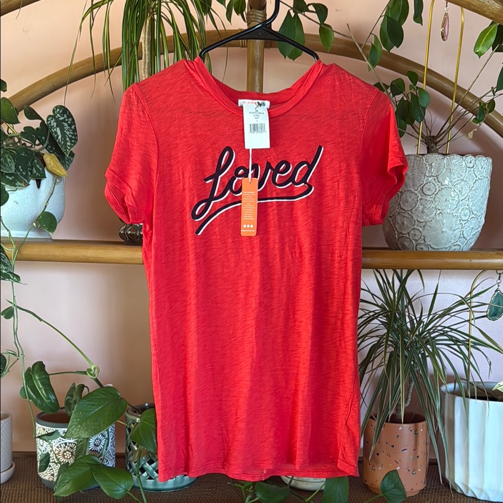 Sundry Red Short Sleeve Tee Loved Graphic Small NWT - Picture 4 of 6